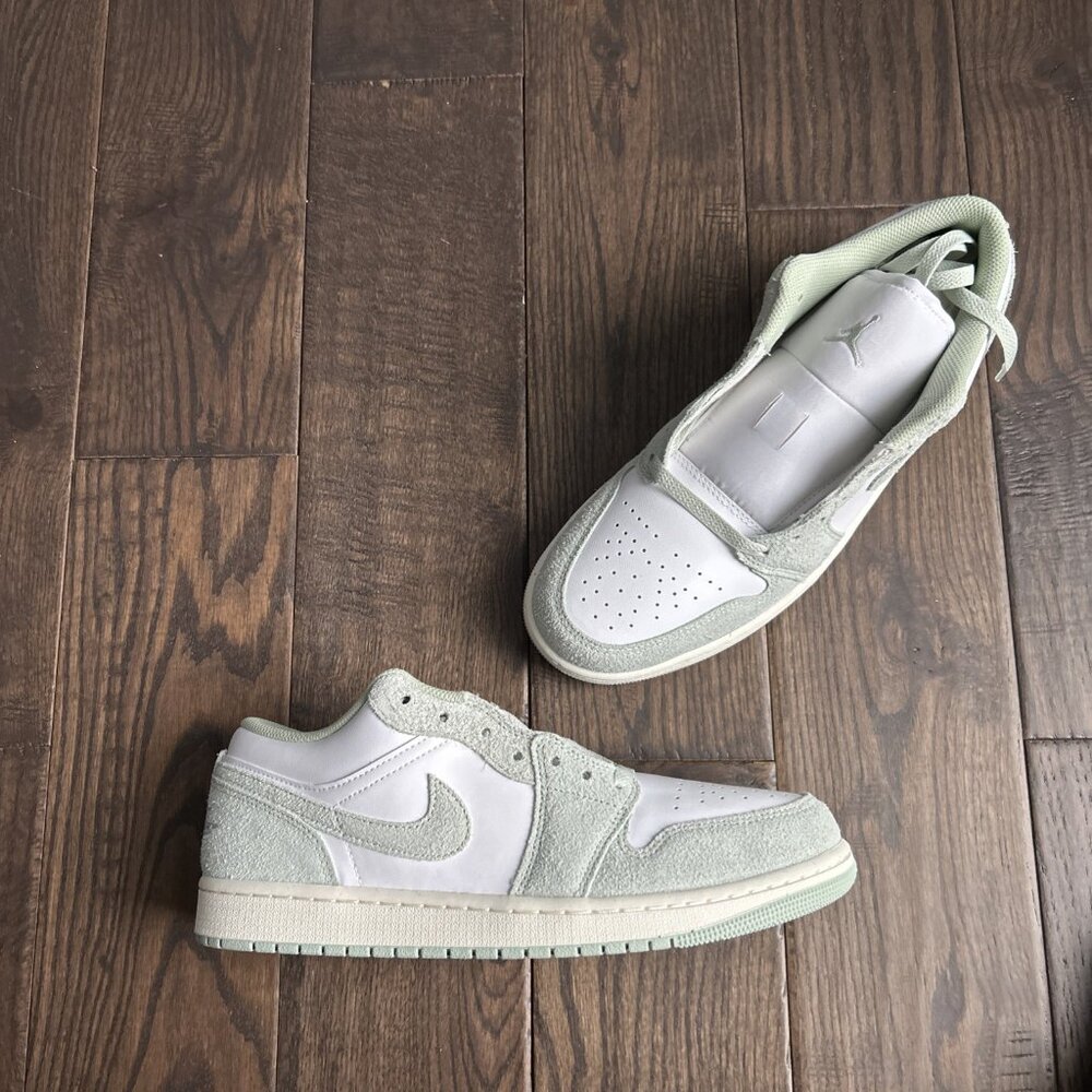 Air Jordan 1 Low SE Sneakers Men's Size 10.5 White/ Seafoam FN5214-131